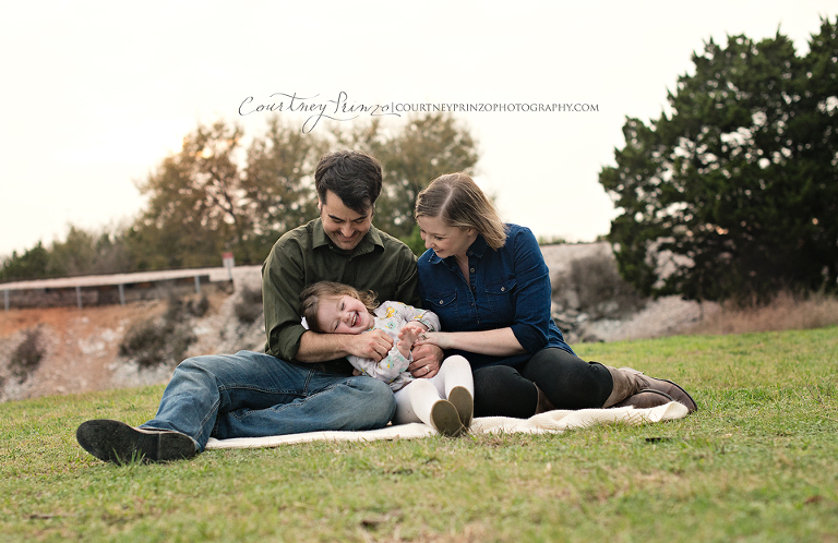 round-rock-family-photographer-maternity-children