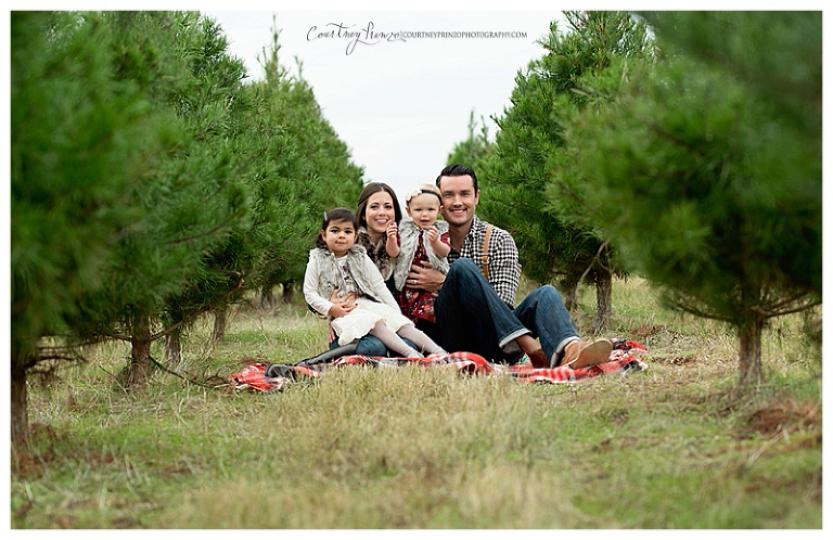 austin-family-photographer-kids-baby-christmas-tree