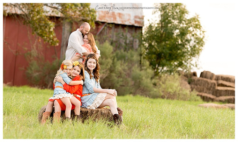 round-rock-family-photographer-rustic-kids-baby-seniors